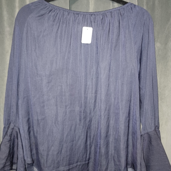Women's Blouse - Picture 4 of 6